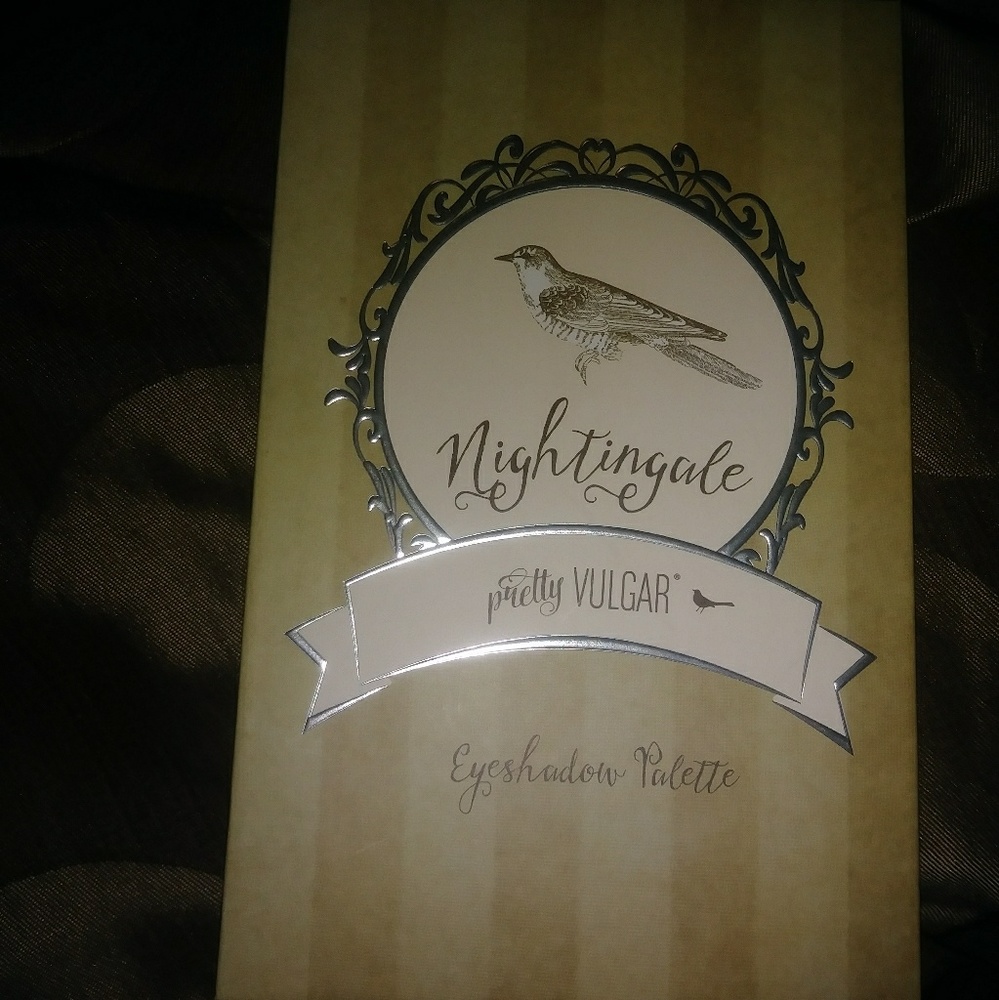 Pretty Vular Nightingale Eyeshadow Palette